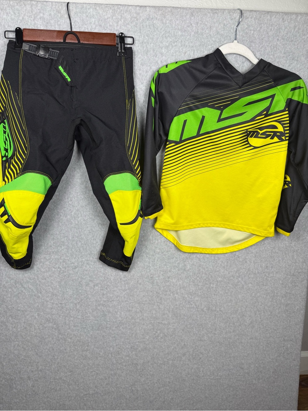 MSR AXXIS Youth Motocross Riding Gear Set Jersey Pants Black Neon Green S M FLAW